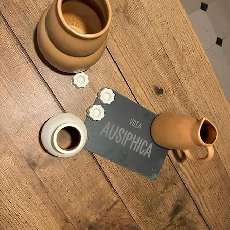 Maison Ausiphica بيت للعطل